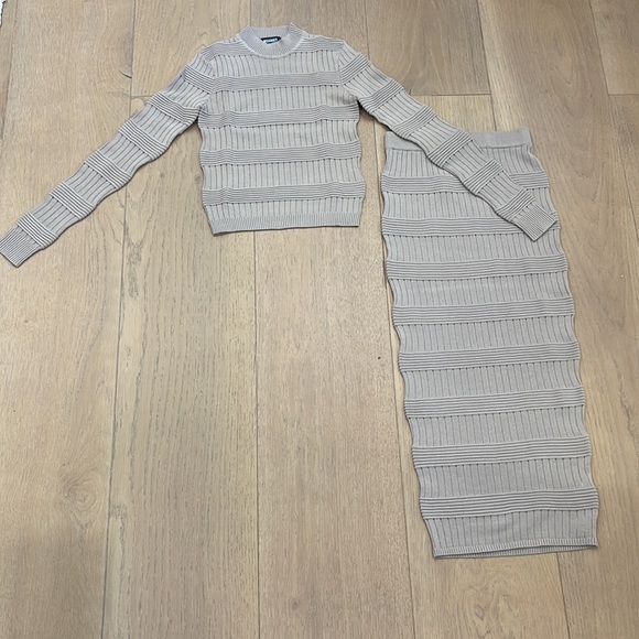 Gray Ribbed Knit Two-Piece Set - Picture 2 of 7